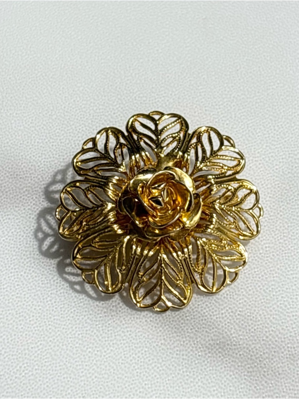 Vintage Floral Gold Tone Filigree Brooch